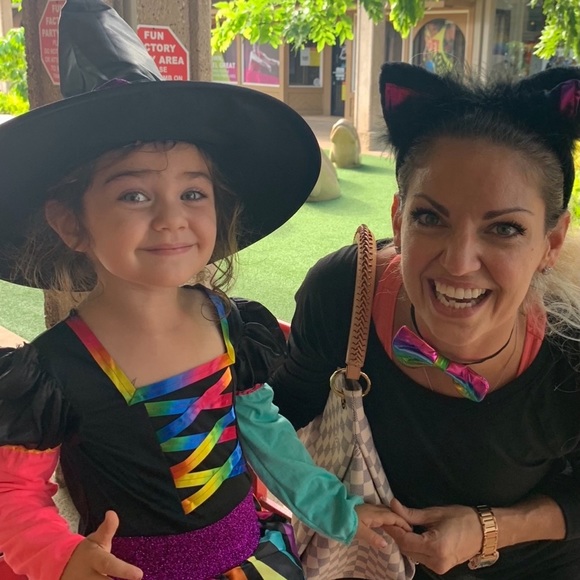 Meet your Poshers Beth & Lala - Picture 4 of 6